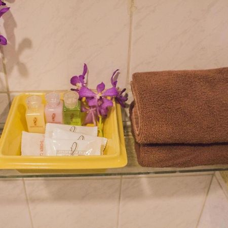 People Place Classic Hotel Sha Extra Plus Chiang Mai Exteriör bild