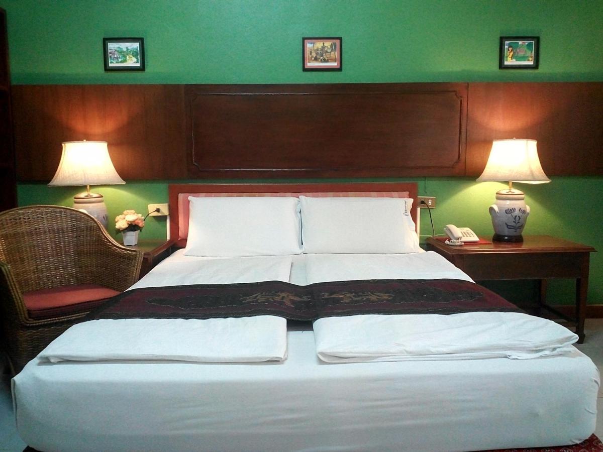 People Place Classic Hotel Sha Extra Plus Chiang Mai Exteriör bild